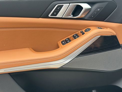 Certified 2025 BMW X5 xDrive40i w/ M Sport Package image 16