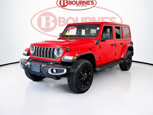 Used 2025 Jeep Wrangler Unlimited Sahara AWD/4WD image 5