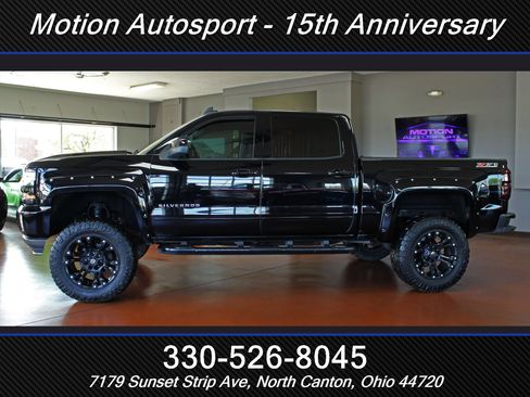 Used 2017 Chevrolet Silverado 1500 LT w/ LPO, Black Pack AWD/4WD image 7