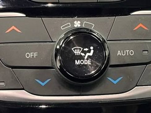 Used 2023 Chrysler Pacifica Limited FWD image 34
