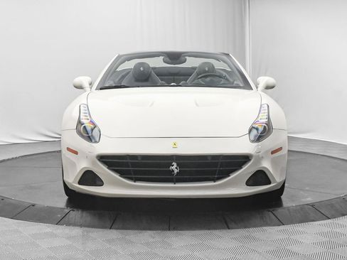 Used 2016 Ferrari California T image 3