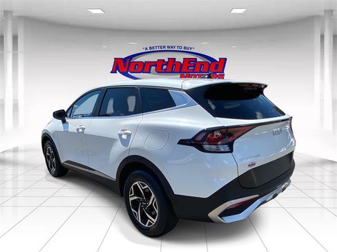 Used 2024 Kia Sportage LX image 5
