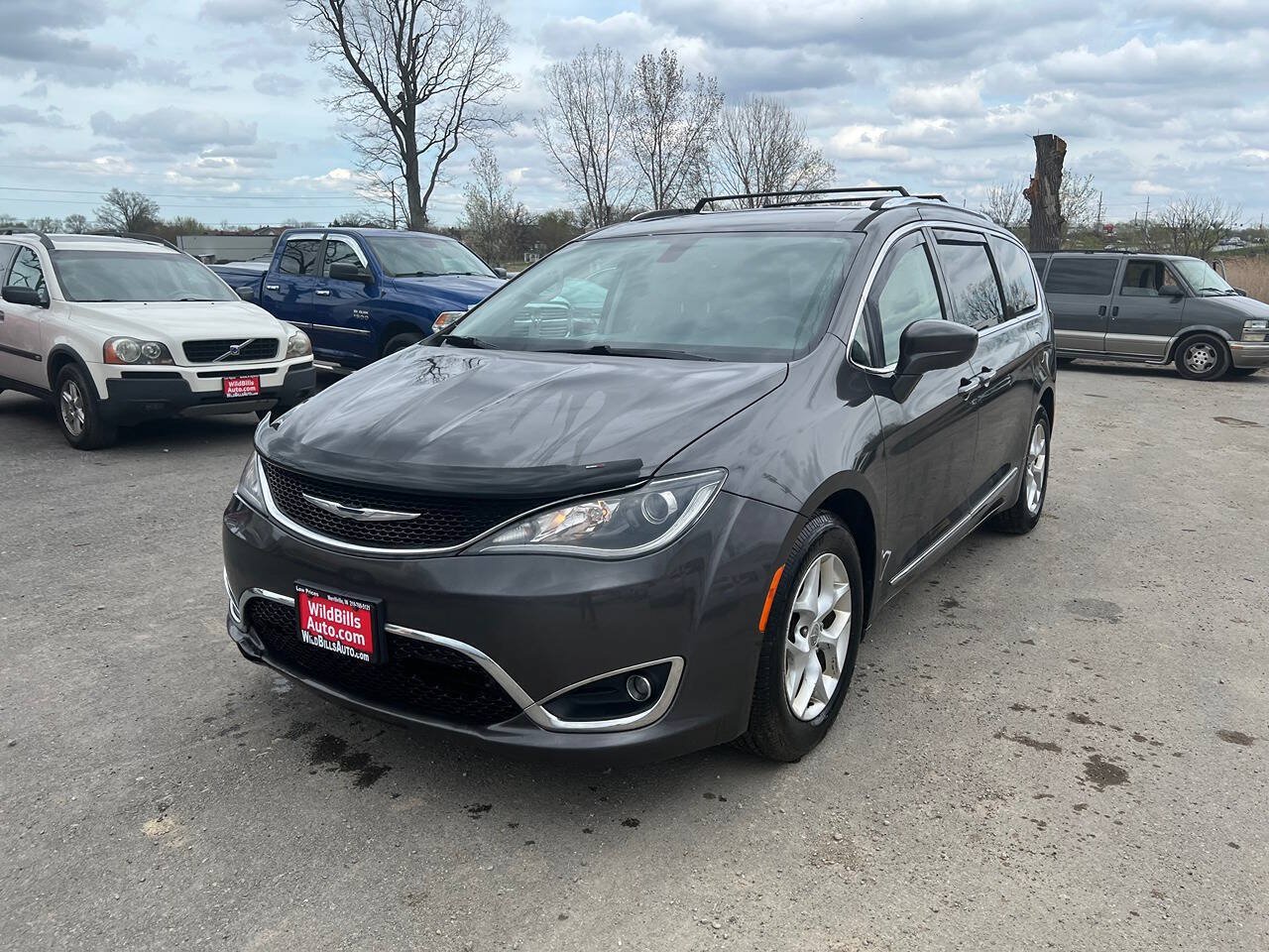 Used 2017 Chrysler Pacifica Touring-L Plus FWD image 1