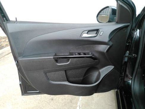Used 2017 Chevrolet Sonic LT w/ Convenience Package FWD image 11