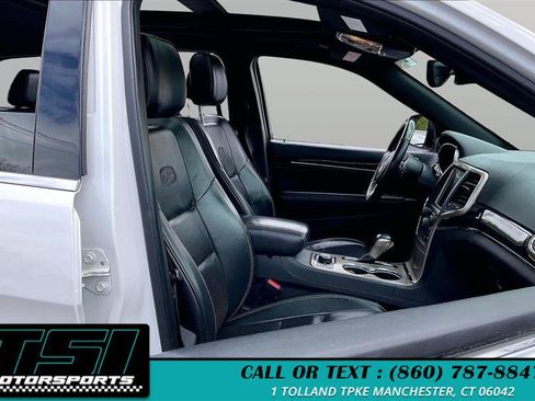 Used 2017 Jeep Grand Cherokee Overland AWD/4WD image 6