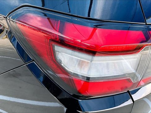 Used 2025 Honda Pilot TrailSport image 28