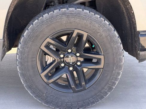 Used 2019 Chevrolet Silverado 1500 Custom Trail Boss w/ Custom Convenience Package image 6