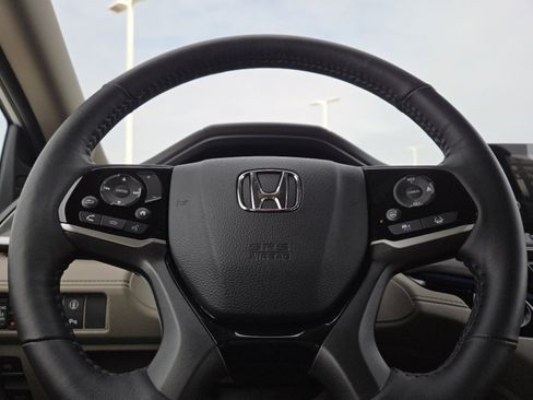 Used 2024 Honda Odyssey Touring image 26