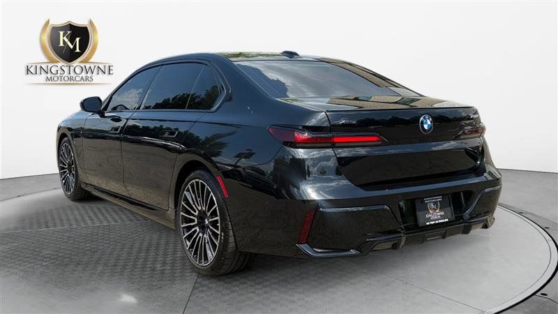 Used 2025 BMW 750e xDrive w/ Executive Package AWD/4WD image 3