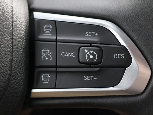 Used 2025 Jeep Compass Limited AWD/4WD image 12