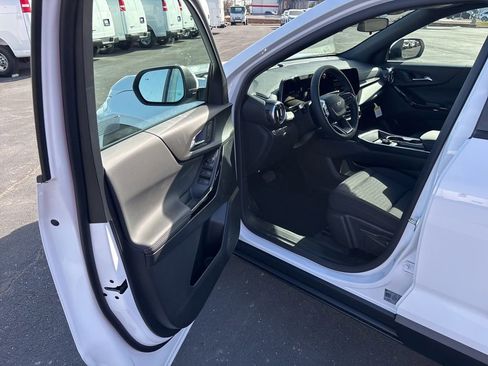 New 2026 Chevrolet Equinox LT image 9