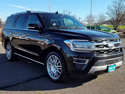 Used 2024 Ford Expedition Limited image 2