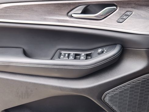 Used 2024 Jeep Grand Cherokee L Limited image 23