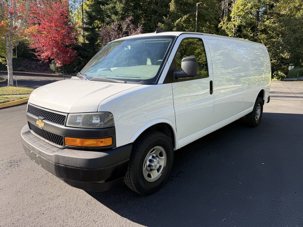 Used 2018 Chevrolet Express 2500 Extended w/ Driver Convenience Package RWD image 1