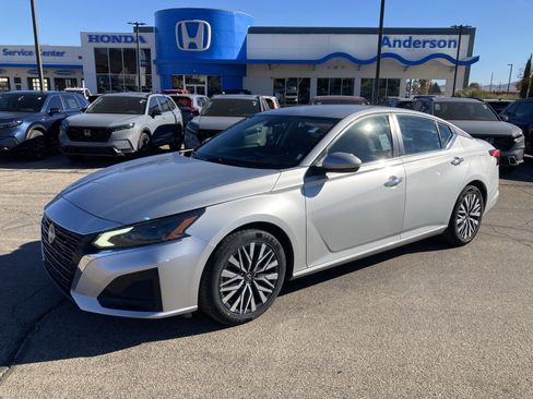 Used 2023 Nissan Altima 2.5 SV image 1