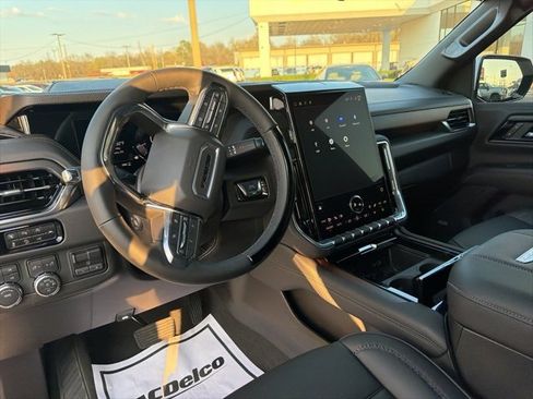 Used 2025 GMC Yukon Denali w/ Denali Reserve Package image 12