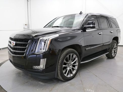 Used 2019 Cadillac Escalade Luxury w/ Escalade Sport Edition image 3