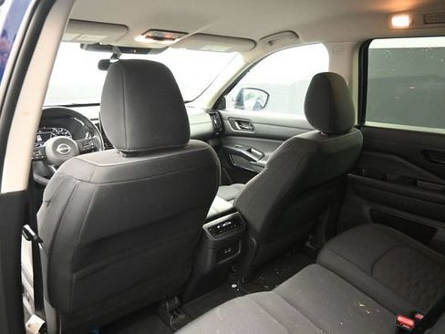 Used 2025 Nissan Pathfinder SV FWD image 31