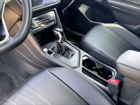 Used 2023 Volkswagen Tiguan SE image 16