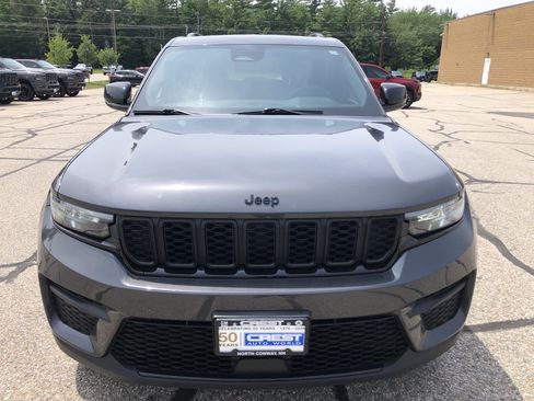 Used 2023 Jeep Grand Cherokee Altitude AWD/4WD image 8
