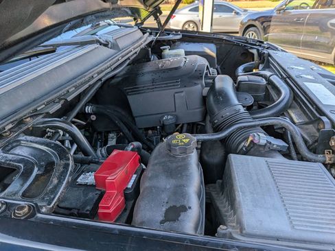 Used 2011 Cadillac Escalade Premium image 18