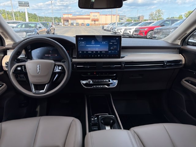 Certified 2023 Lincoln Corsair AWD image 15