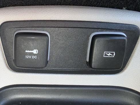 Used 2021 Chrysler Pacifica Touring-L FWD image 16