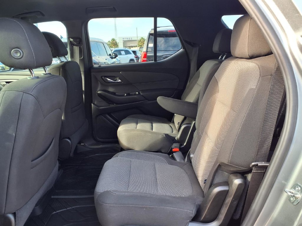 Used 2023 Chevrolet Traverse LT FWD image 17