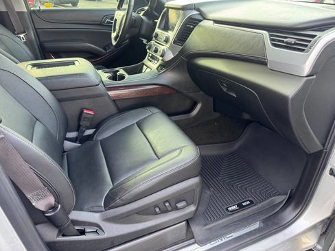Used 2017 GMC Yukon XL SLT w/ Premium Edition image 13