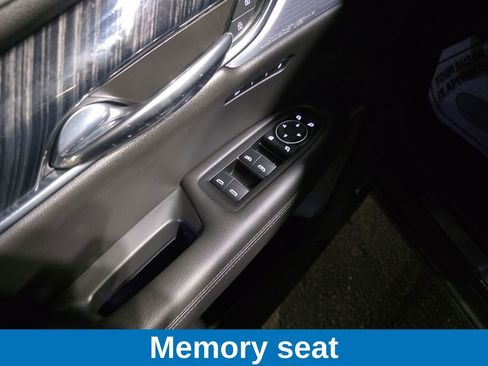 Used 2025 Cadillac XT6 Premium Luxury image 12