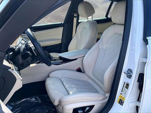 Used 2021 BMW 530e w/ Convenience Package image 21