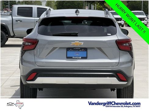 Certified 2025 Chevrolet Trax LT w/ LT Convenience Package FWD image 5