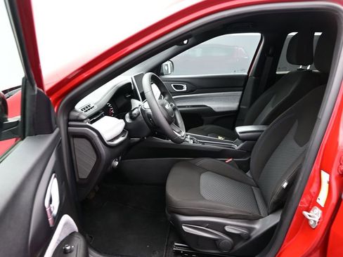 Used 2023 Jeep Compass Sport image 13