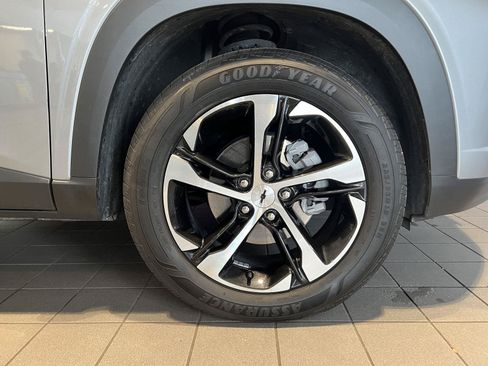 Used 2025 Chevrolet Trax RS w/ Driver Confidence Package FWD image 9