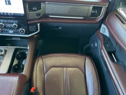 Used 2024 Ford Expedition Limited image 31