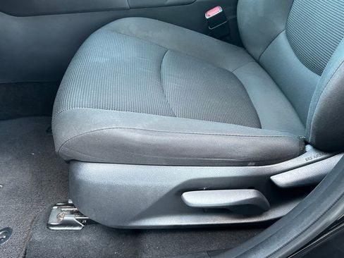 Used 2021 Toyota RAV4 LE image 10