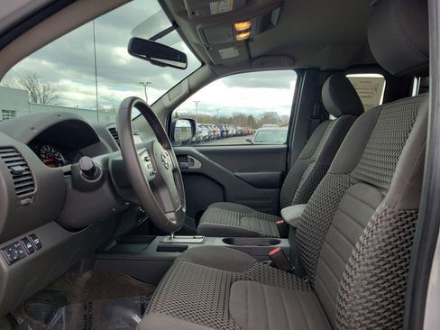 Certified 2017 Nissan Frontier SV w/ SV Value Truck Package image 15