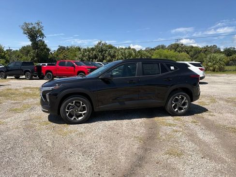 New 2026 Chevrolet Trax LT w/ LT Convenience Package FWD image 3