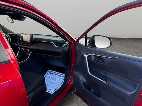 Used 2021 Toyota RAV4 SE w/ Weather & Moonroof Package AWD/4WD image 19