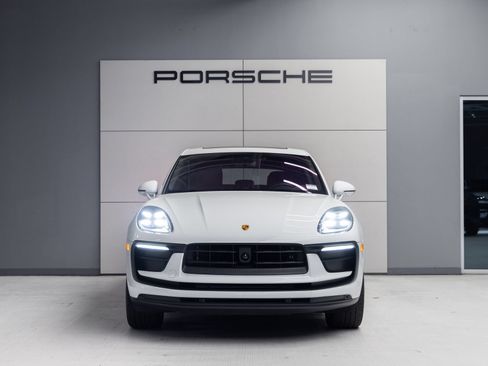 Certified 2026 Porsche Macan AWD/4WD image 10