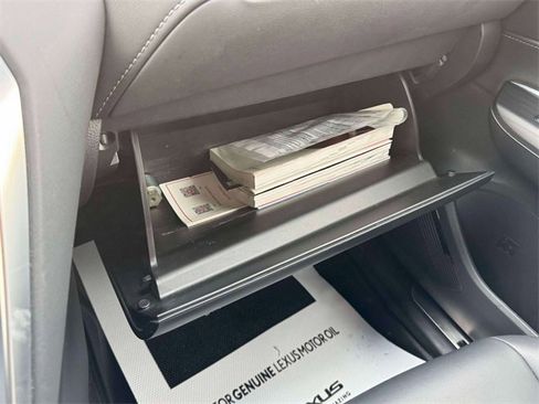 Used 2022 Toyota Venza XLE image 38