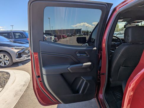 Used 2026 Chevrolet Colorado LT w/ LT Convenience Package AWD/4WD image 32