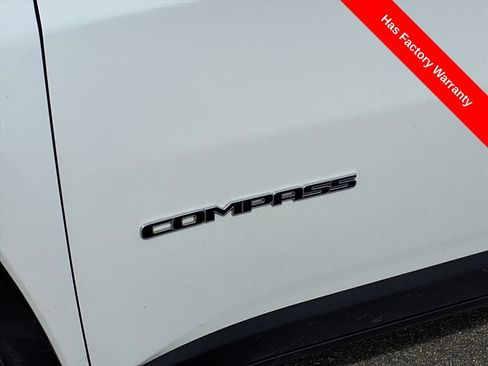 Used 2024 Jeep Compass Latitude image 9