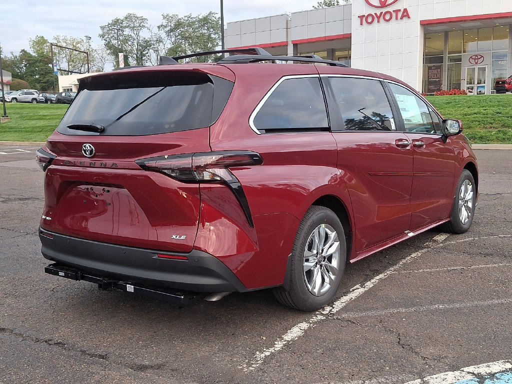 New 2026 Toyota Sienna XLE AWD/4WD image 4