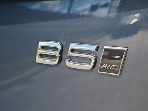 Used 2024 Volvo XC90 B5 Plus w/ Protection Package Premier image 5