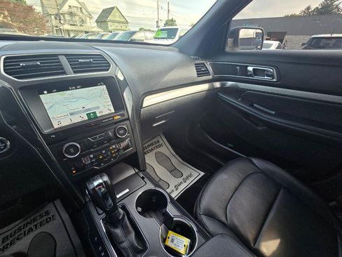 Used 2018 Ford Explorer XLT w/ Equipment Group 202A AWD/4WD image 12