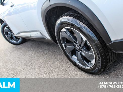 Used 2024 Nissan Rogue SV AWD/4WD image 14