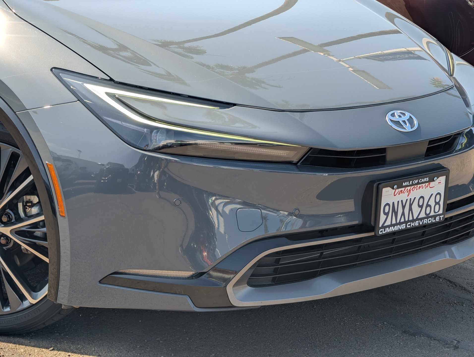 Used 2024 Toyota Prius XLE FWD image 3