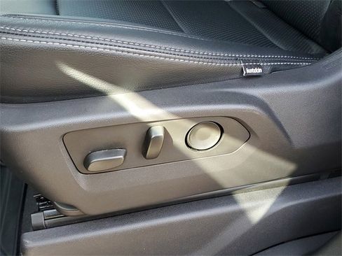 Used 2024 Chevrolet Silverado 2500 Custom w/ Custom Value Package image 17