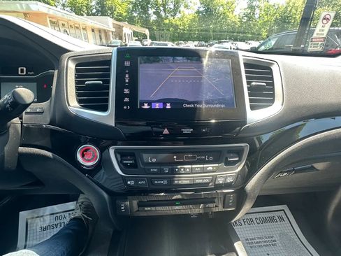 Used 2016 Honda Pilot Touring image 19